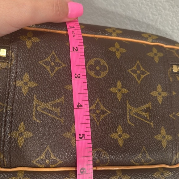 Louis Vuitton Excursion Bag - Picture 15 of 17
